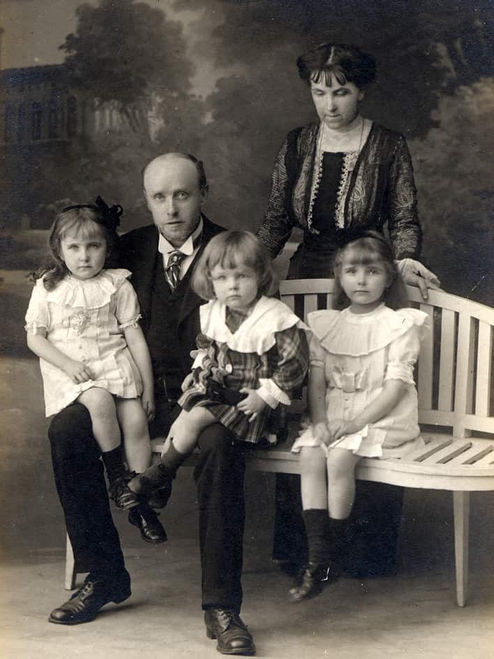 Rouault and his family in 1915